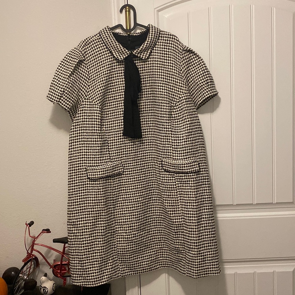 Mod cloth tweed dress with silk tie